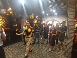 歡迎南平市工商聯(lián)所屬商會代表到雙龍戲珠酒業(yè)參觀調(diào)研