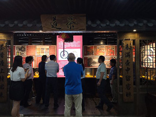 省商務(wù)廳郭曉峰處長一行蒞臨雙龍戲珠酒業(yè)參觀調(diào)研